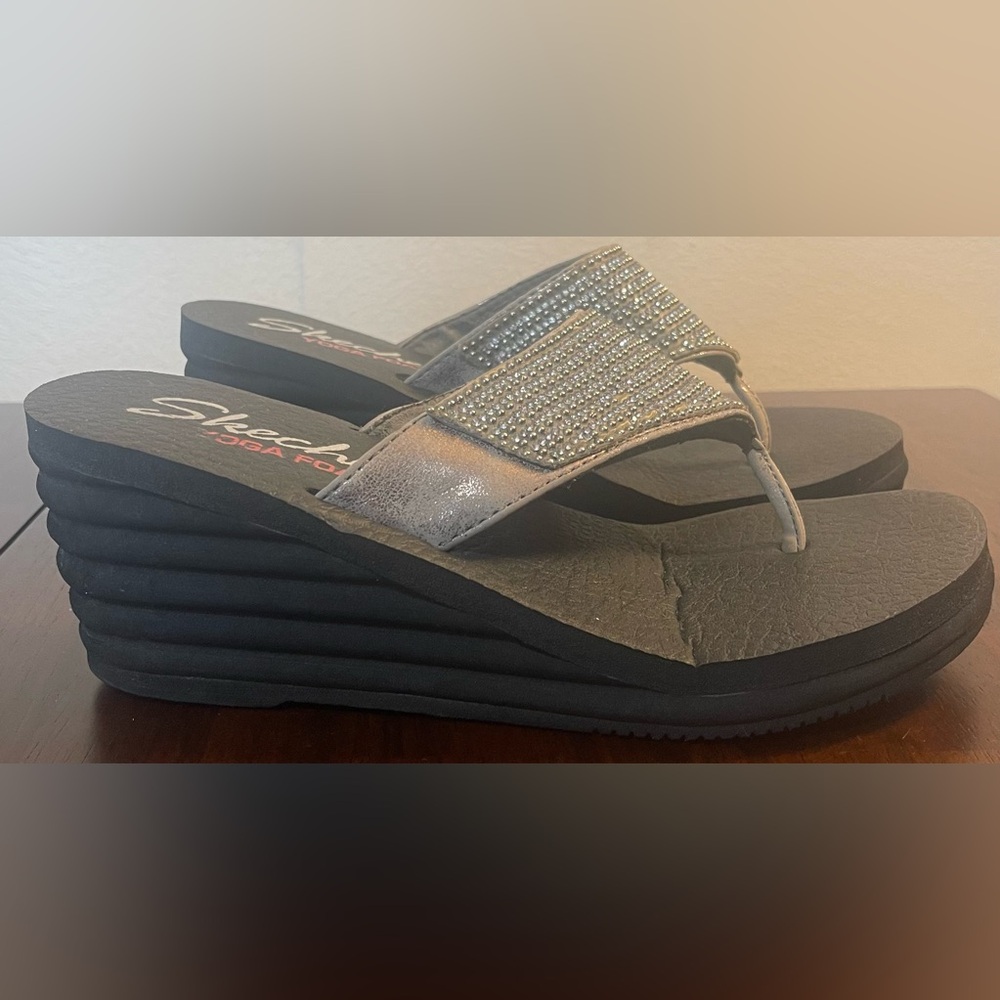 Skechers Platform Rhinestone Flip Flops Sz 10 - Picture 2 of 6